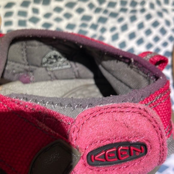 KEEN kids Big girls size 6 pink shoes - Picture 5 of 6